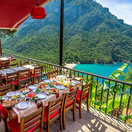 Manzara Bed & Breakfast 3*