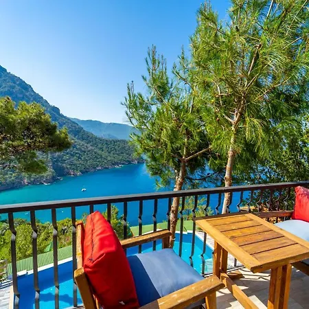 Manzara Bed & Breakfast 3*